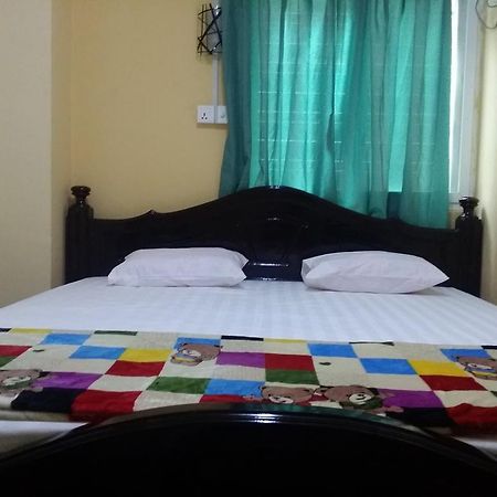 T Venus Hostel Γιανγκόν Δωμάτιο φωτογραφία