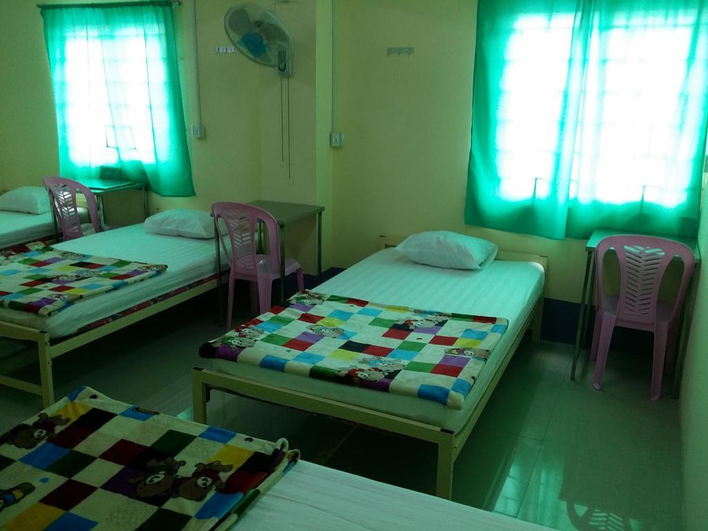 T Venus Hostel Γιανγκόν Δωμάτιο φωτογραφία