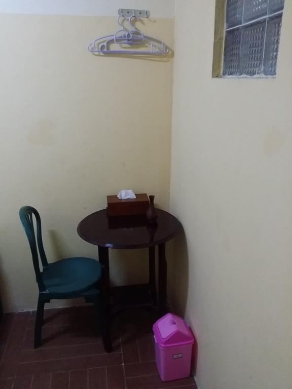 T Venus Hostel Γιανγκόν Δωμάτιο φωτογραφία