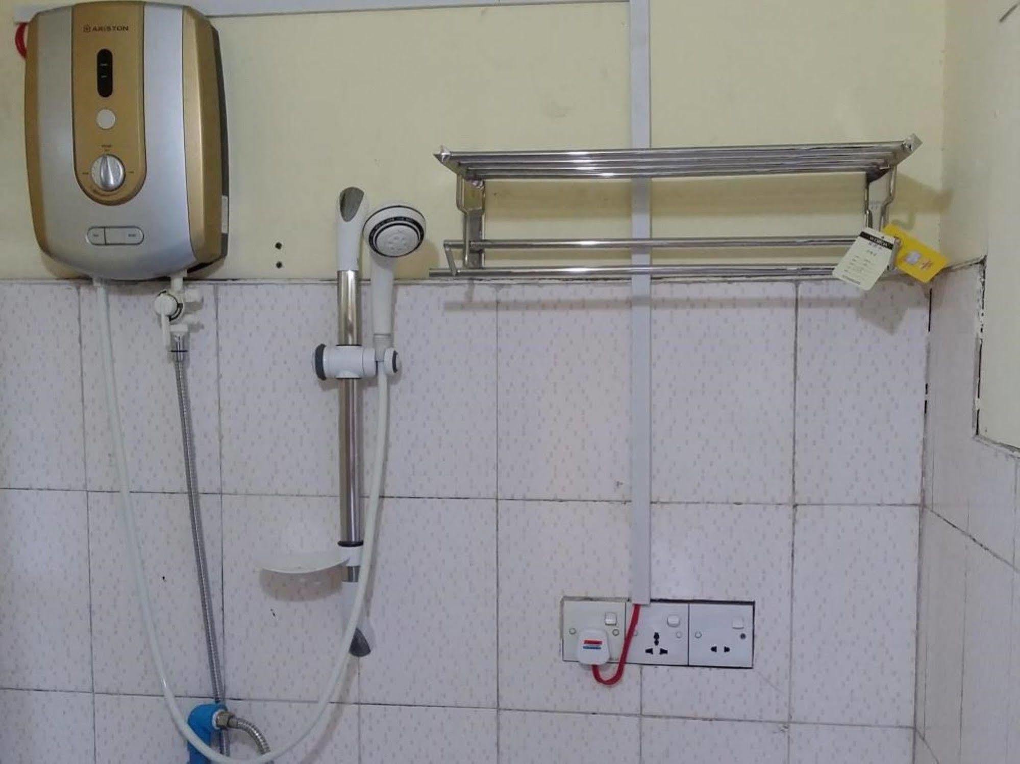 T Venus Hostel Γιανγκόν Εξωτερικό φωτογραφία